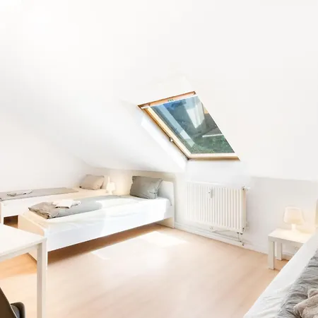 Bege Cozy Workbase Apartment Gelsenkirchen